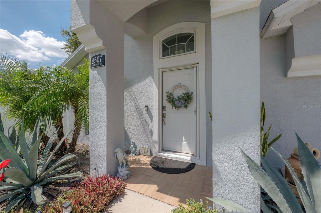 Image 3 of property listing at 8507 TIARA PARK WAY, Tampa, FL 33635