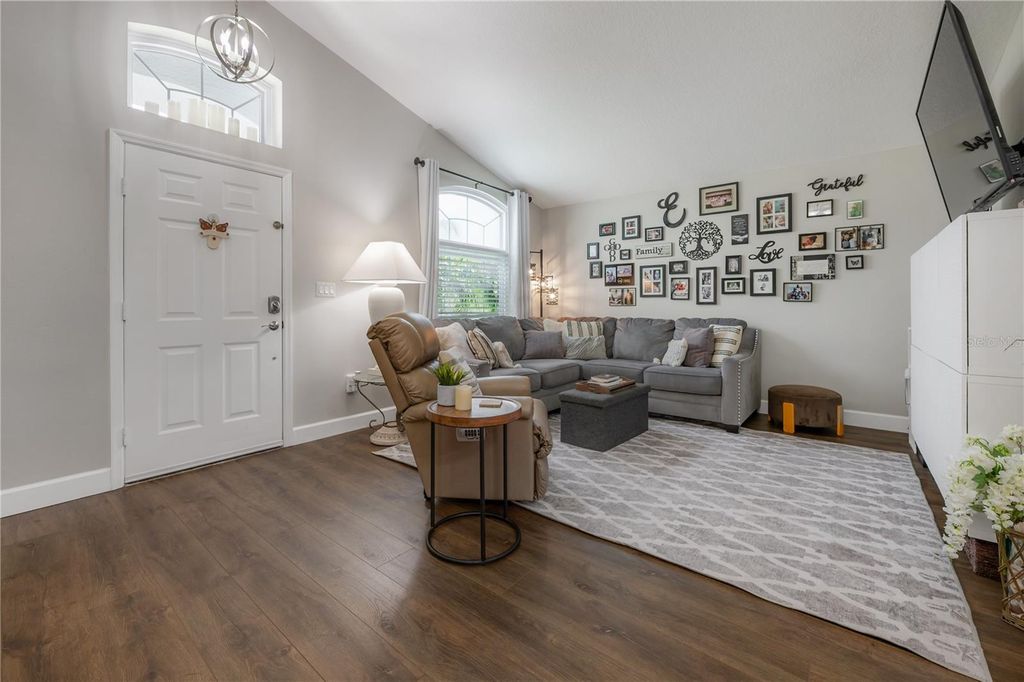 Image 5 of property listing at 8507 TIARA PARK WAY, Tampa, FL 33635