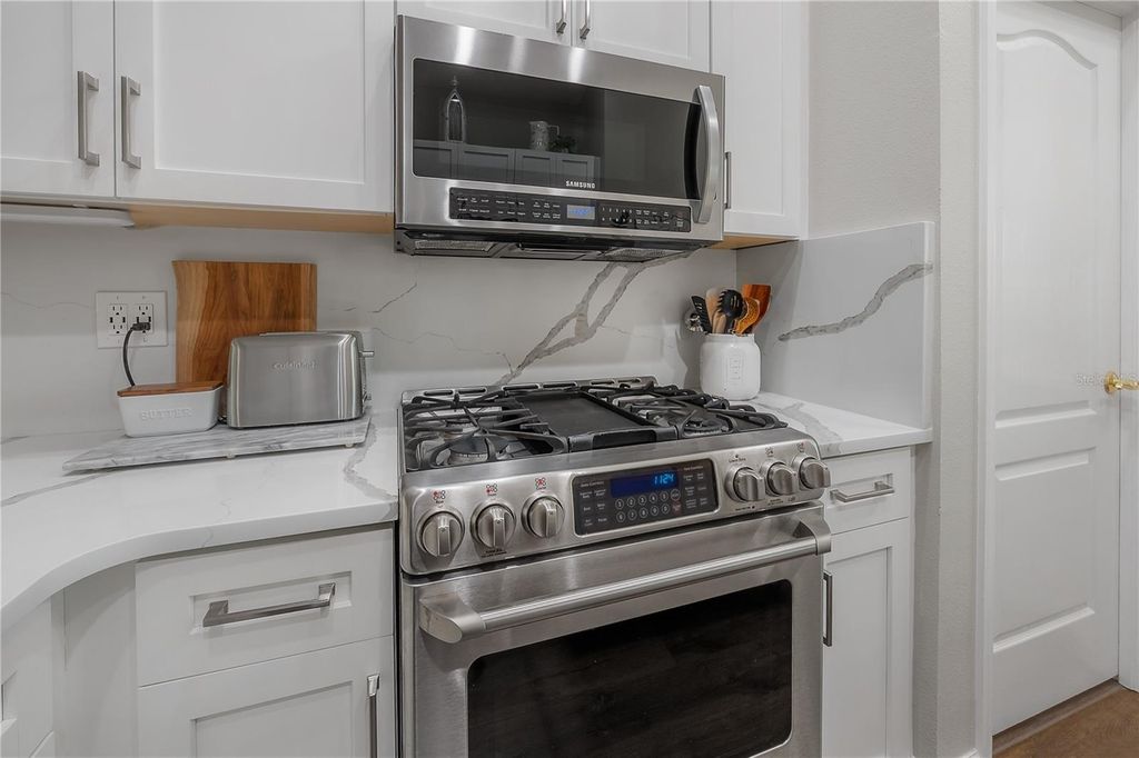 Image 8 of property listing at 8507 TIARA PARK WAY, Tampa, FL 33635