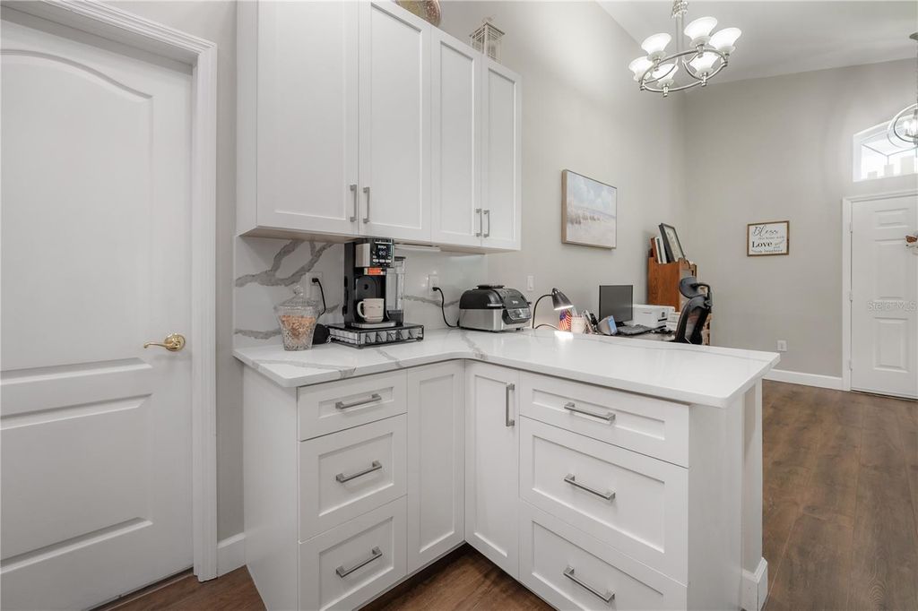Image 10 of property listing at 8507 TIARA PARK WAY, Tampa, FL 33635
