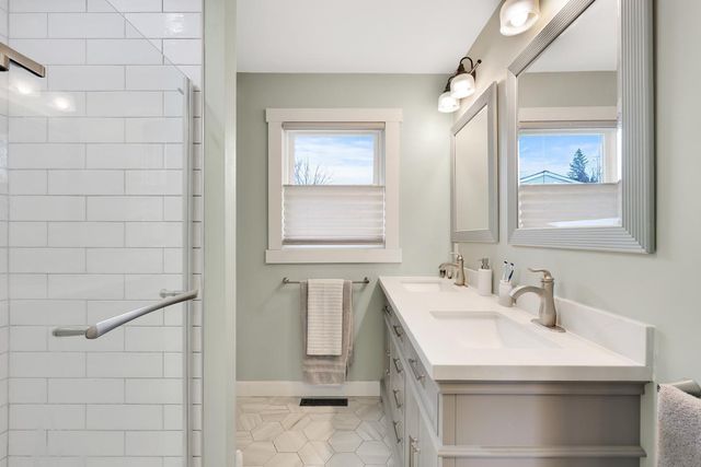 1220 Oak Street W, Stillwater, MN 55082