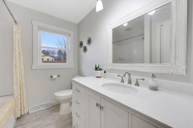 1220 Oak Street W, Stillwater, MN 55082