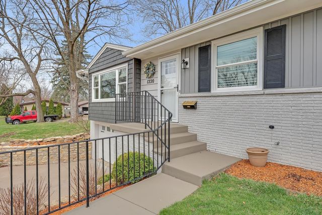 1220 Oak Street W, Stillwater, MN 55082