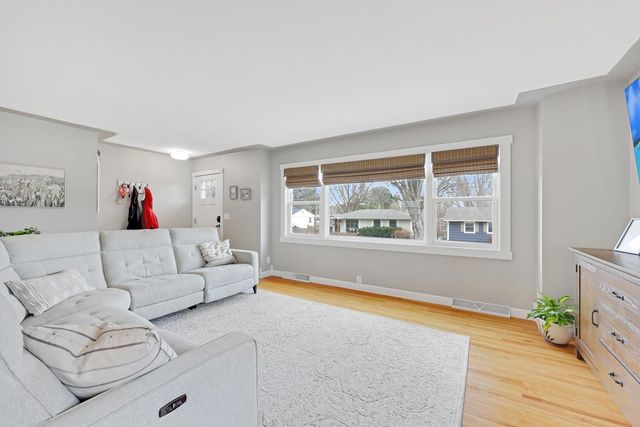 1220 Oak Street W, Stillwater, MN 55082