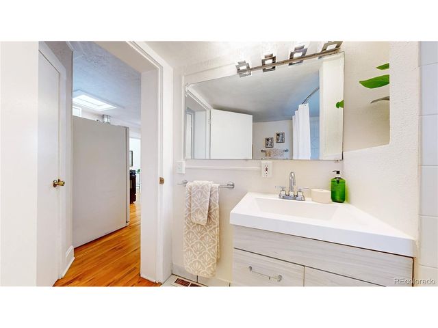 39 N Clarkson St B, Denver, CO 80218
