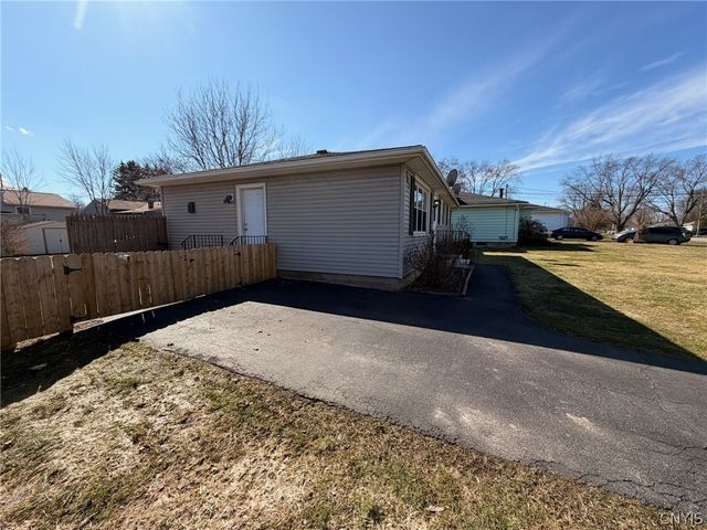 301 Downsview Drive, Gates, NY 14606