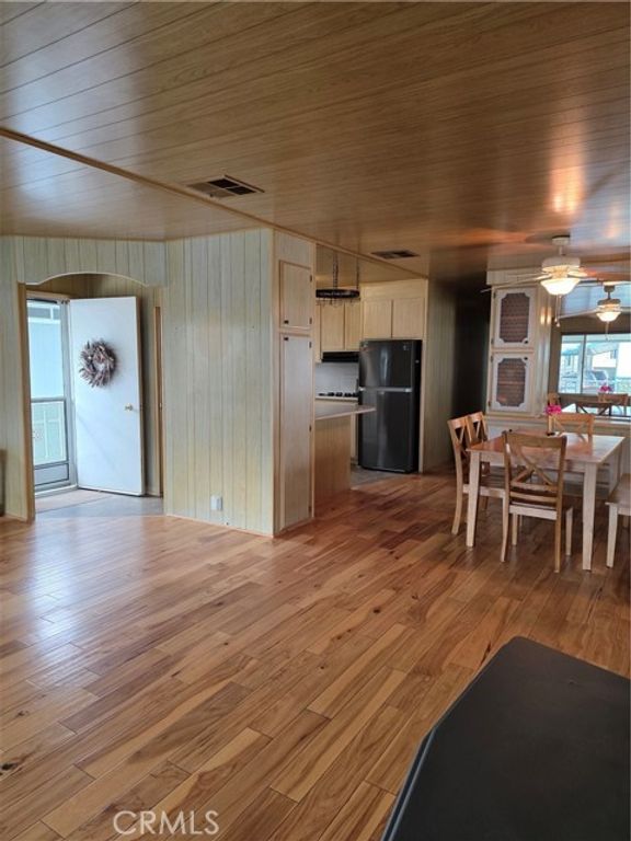 11401 Topanga Cyn Boulevard 76, Chatsworth (los Angeles), CA 91311