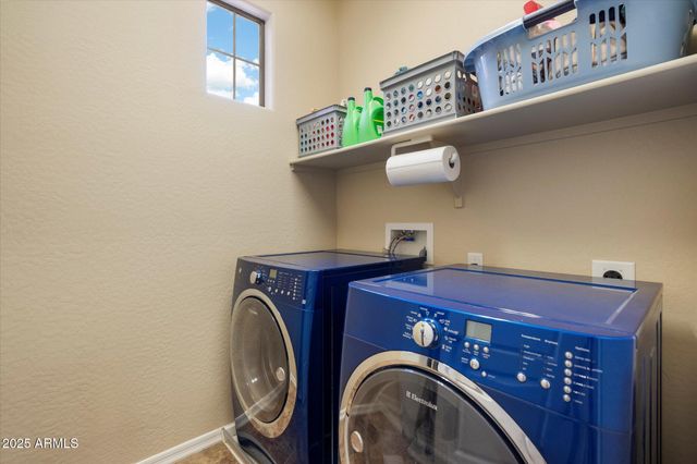 13648 W JESSE RED Drive, Peoria, AZ 85383