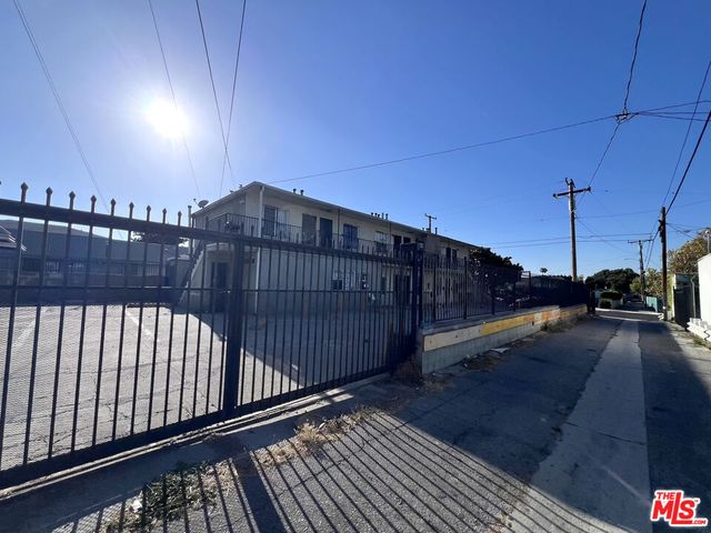 1016 W 109th Place 1, Los Angeles, CA 90044