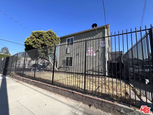 1016 W 109th Place 1, Los Angeles, CA 90044