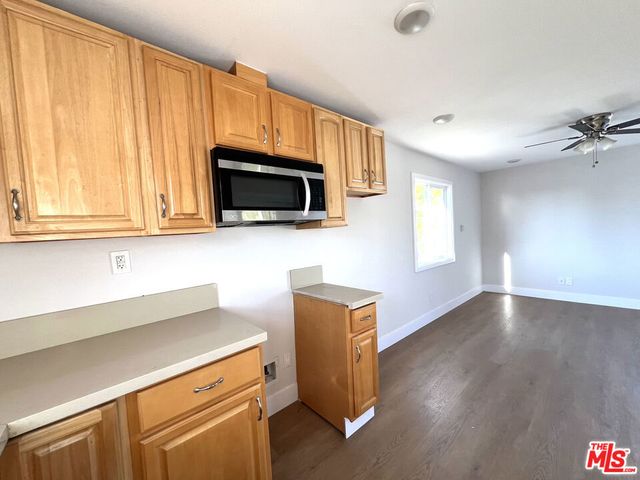1016 W 109th Place 1, Los Angeles, CA 90044