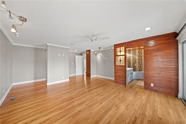 1113 E Walnut Street, Rogers, AR 72756