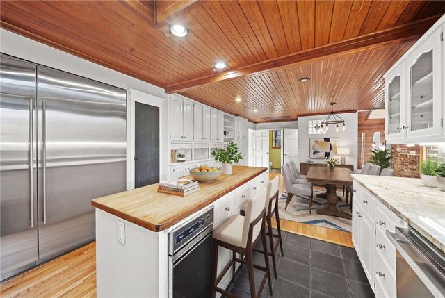 1113 E Walnut Street, Rogers, AR 72756