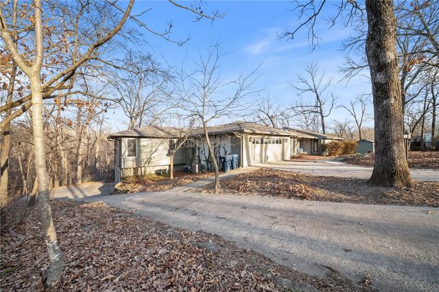 1113 E Walnut Street, Rogers, AR 72756