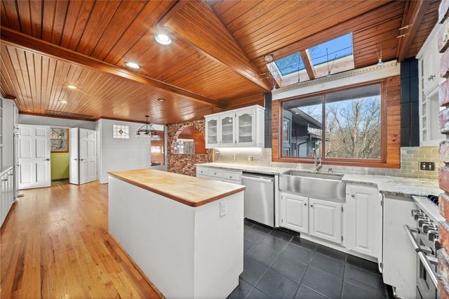 1113 E Walnut Street, Rogers, AR 72756