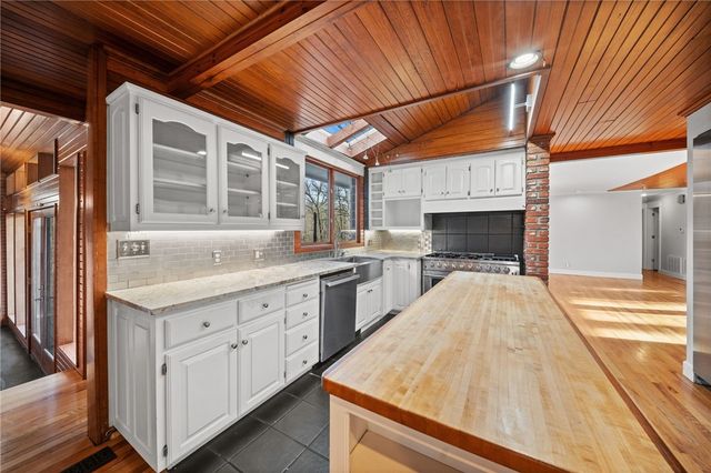 1113 E Walnut Street, Rogers, AR 72756