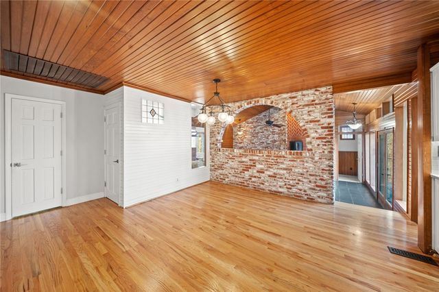 1113 E Walnut Street, Rogers, AR 72756