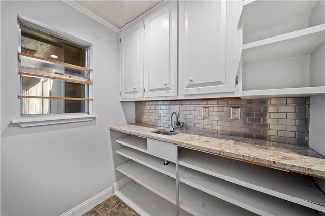 1113 E Walnut Street, Rogers, AR 72756