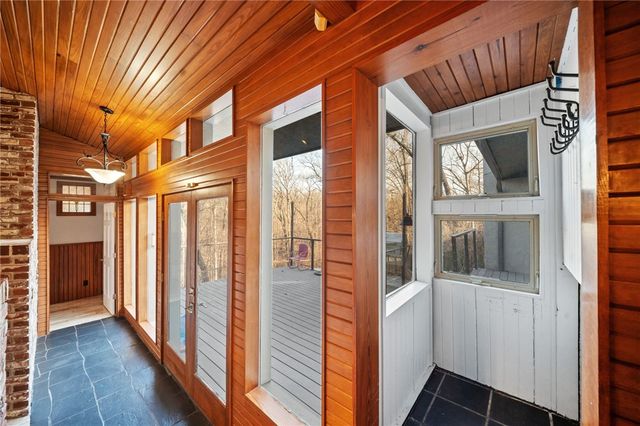 1113 E Walnut Street, Rogers, AR 72756