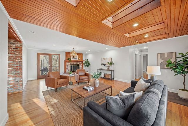 1113 E Walnut Street, Rogers, AR 72756