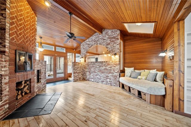 1113 E Walnut Street, Rogers, AR 72756