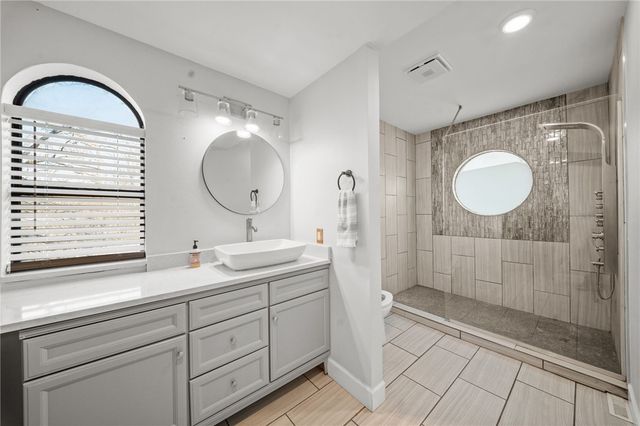 1113 E Walnut Street, Rogers, AR 72756