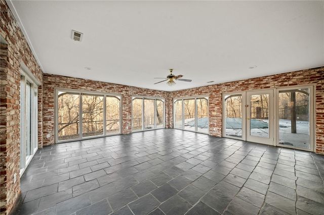 1113 E Walnut Street, Rogers, AR 72756