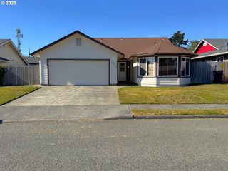 570 VELOPA Ct, Brookings, OR 97415