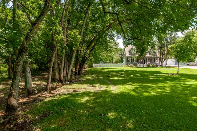 1511 Long Hollow Pike, Gallatin, TN 37066