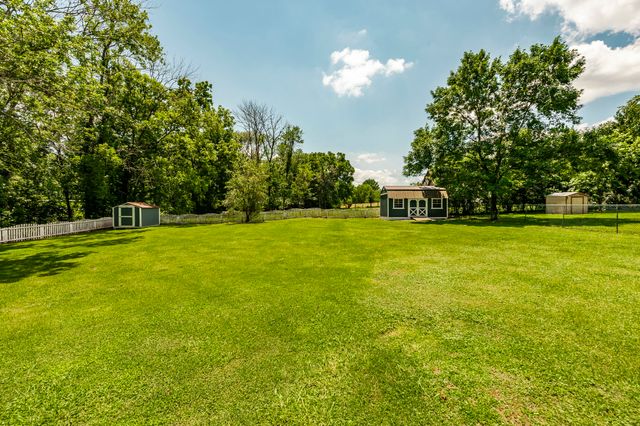1511 Long Hollow Pike, Gallatin, TN 37066