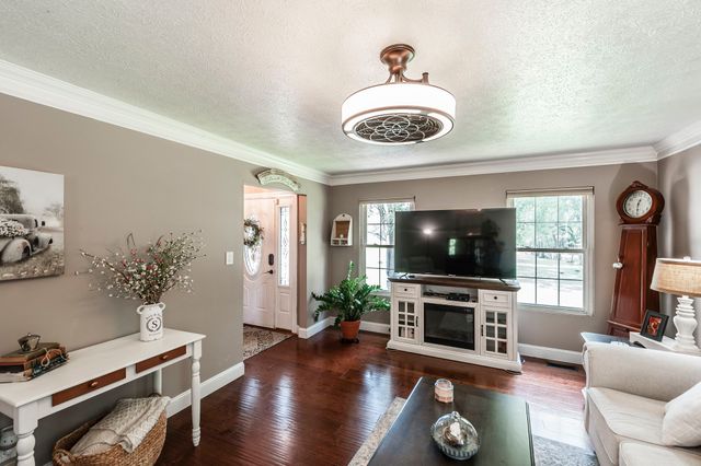 1511 Long Hollow Pike, Gallatin, TN 37066
