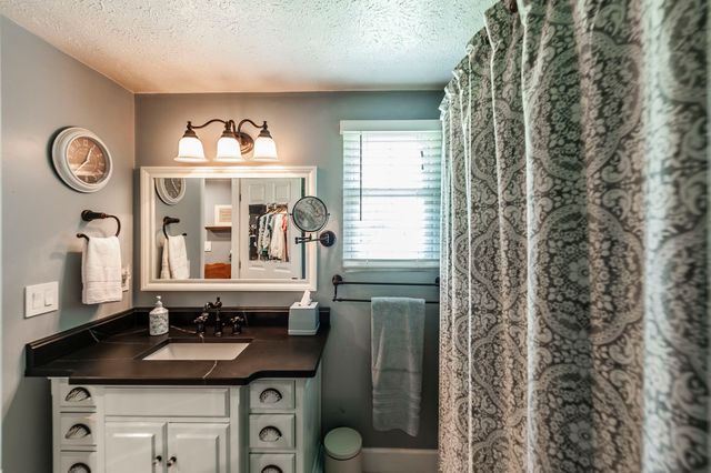 1511 Long Hollow Pike, Gallatin, TN 37066