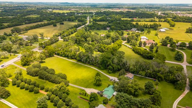 1511 Long Hollow Pike, Gallatin, TN 37066