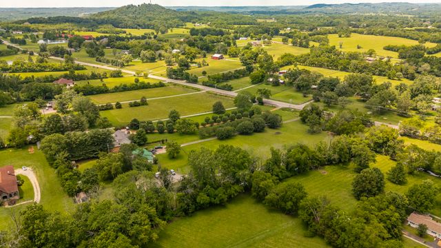 1511 Long Hollow Pike, Gallatin, TN 37066