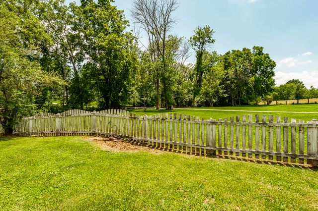 1511 Long Hollow Pike, Gallatin, TN 37066