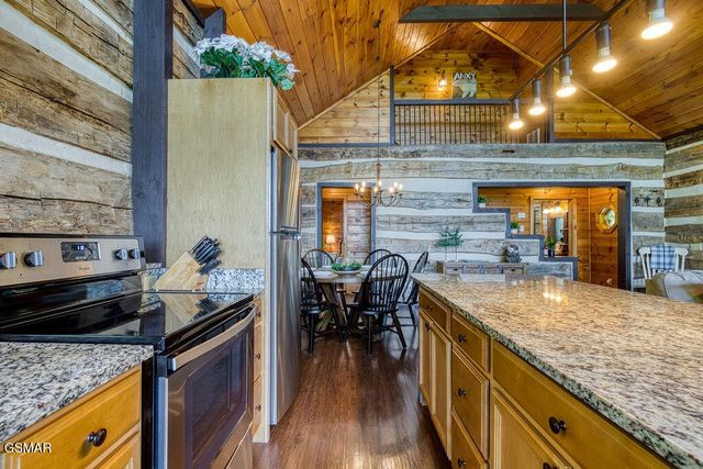 827 Kings Way, Gatlinburg, TN 37738