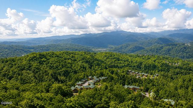 827 Kings Way, Gatlinburg, TN 37738