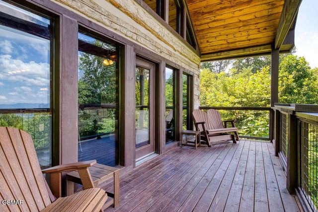 827 Kings Way, Gatlinburg, TN 37738
