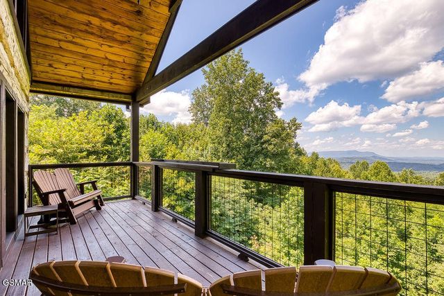 827 Kings Way, Gatlinburg, TN 37738