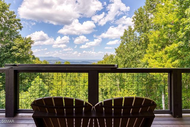827 Kings Way, Gatlinburg, TN 37738