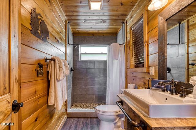 827 Kings Way, Gatlinburg, TN 37738