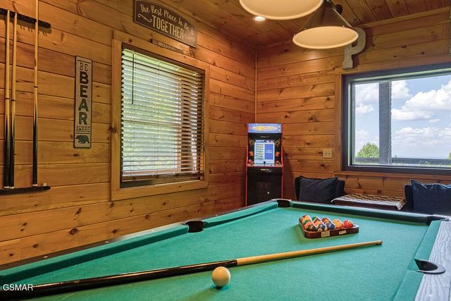 827 Kings Way, Gatlinburg, TN 37738