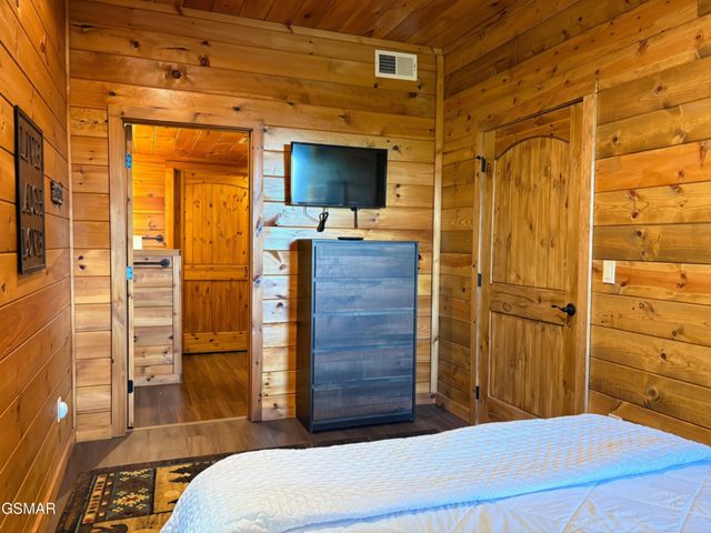 827 Kings Way, Gatlinburg, TN 37738