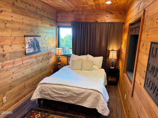 827 Kings Way, Gatlinburg, TN 37738