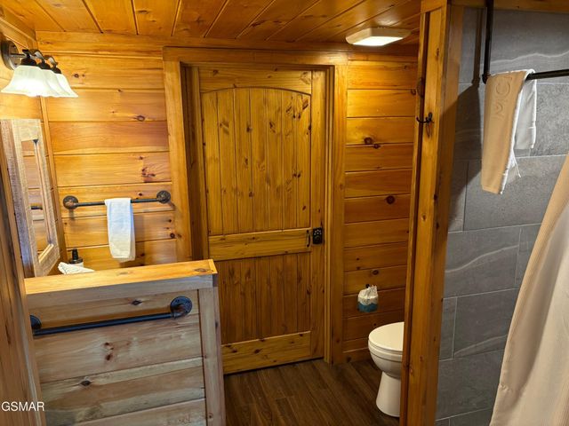 827 Kings Way, Gatlinburg, TN 37738