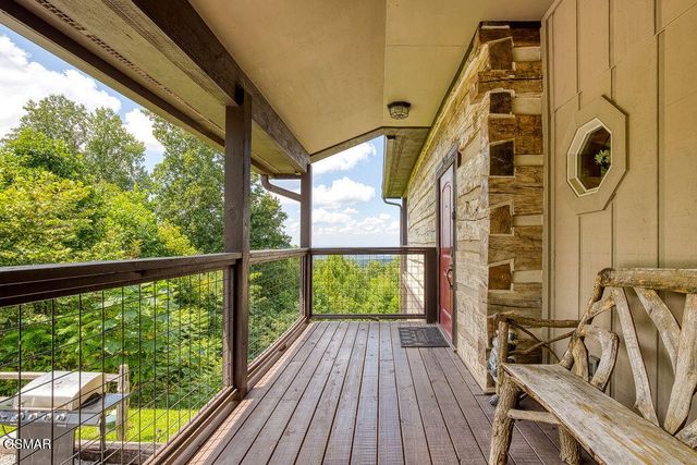 827 Kings Way, Gatlinburg, TN 37738