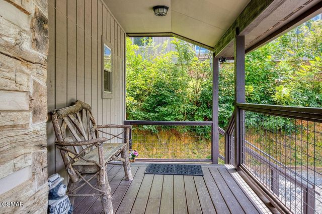 827 Kings Way, Gatlinburg, TN 37738