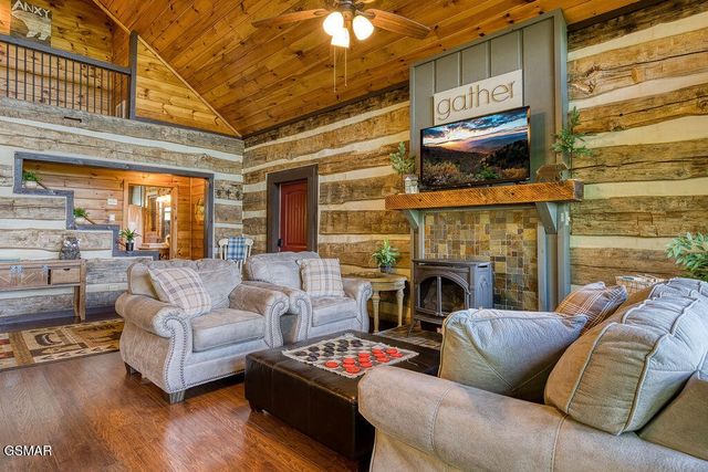 827 Kings Way, Gatlinburg, TN 37738