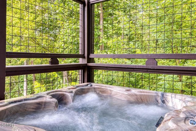 827 Kings Way, Gatlinburg, TN 37738