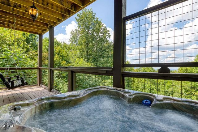 827 Kings Way, Gatlinburg, TN 37738